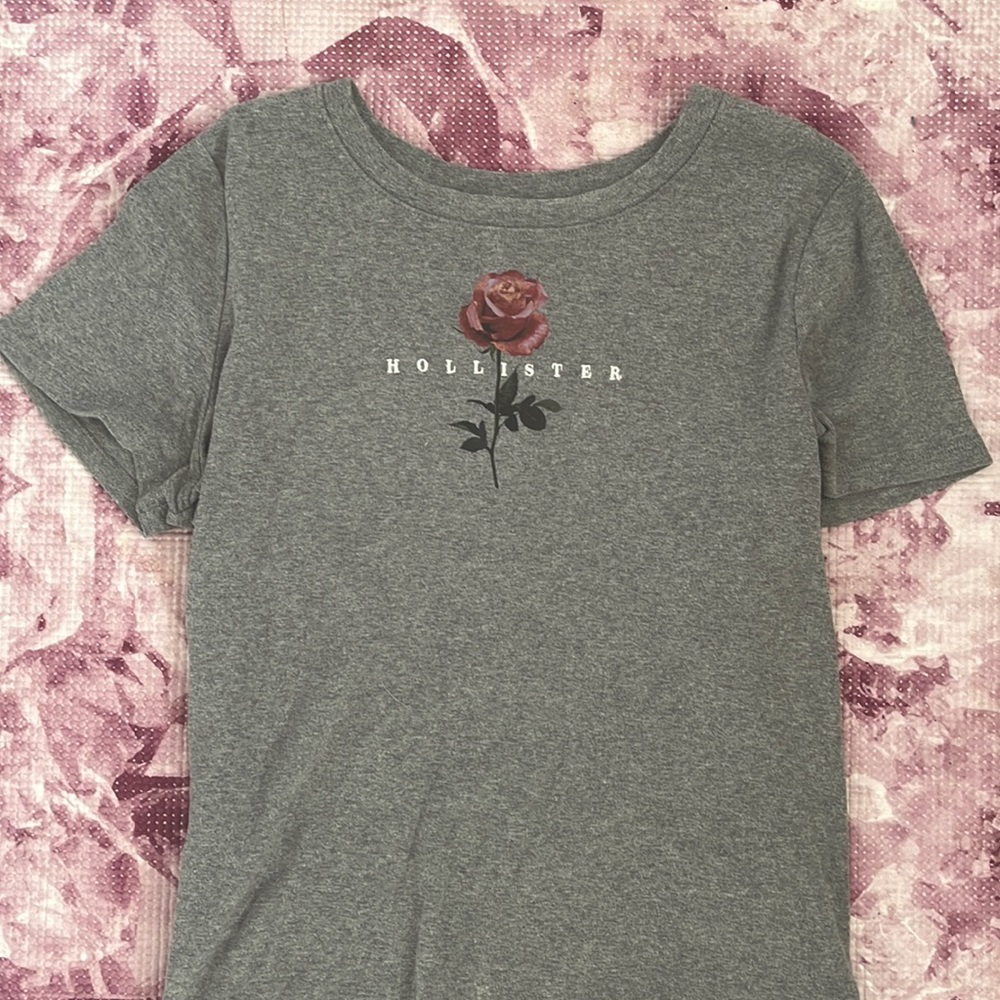 Grey Hollister shirt with cute rose design